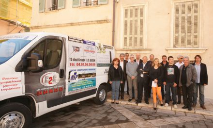 Un nouveau mini-bus pour les enfants et les associations