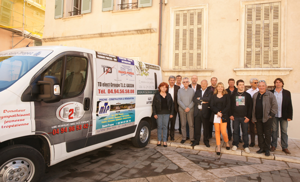 Un nouveau mini-bus pour les enfants et les associations