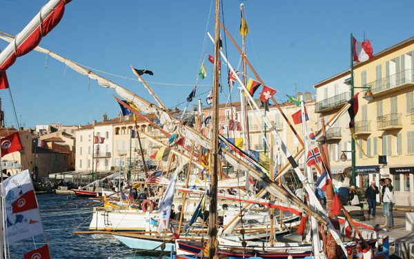 Voiles latines 2013 : spectacle à terre, mistral en mer