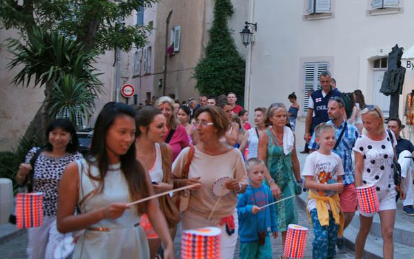 14 juillet : la devise nationale au fronton de l’hôtel de ville