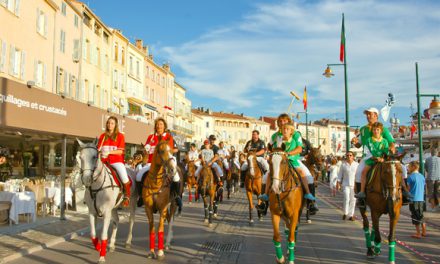 Le polo défile en ville