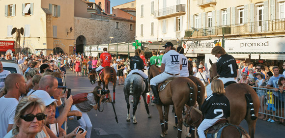 L’International Polo Cup défile sur le port