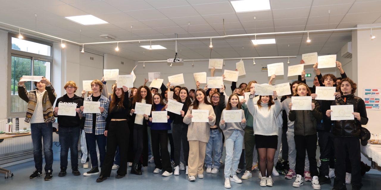 Remise des diplômes du brevet au collège du Moulin Blanc