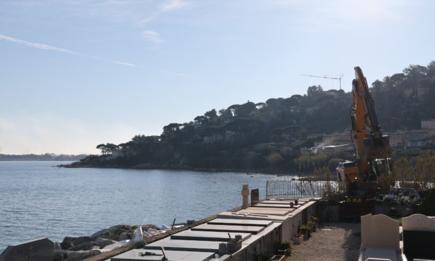 Travaux de consolidation au pied du cimetière marin