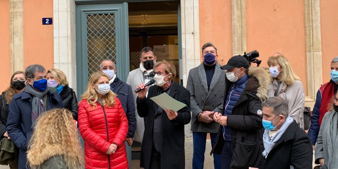 « LAISSEZ NOUS TRAVAILLER ! »