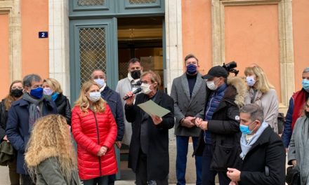 « LAISSEZ NOUS TRAVAILLER ! »