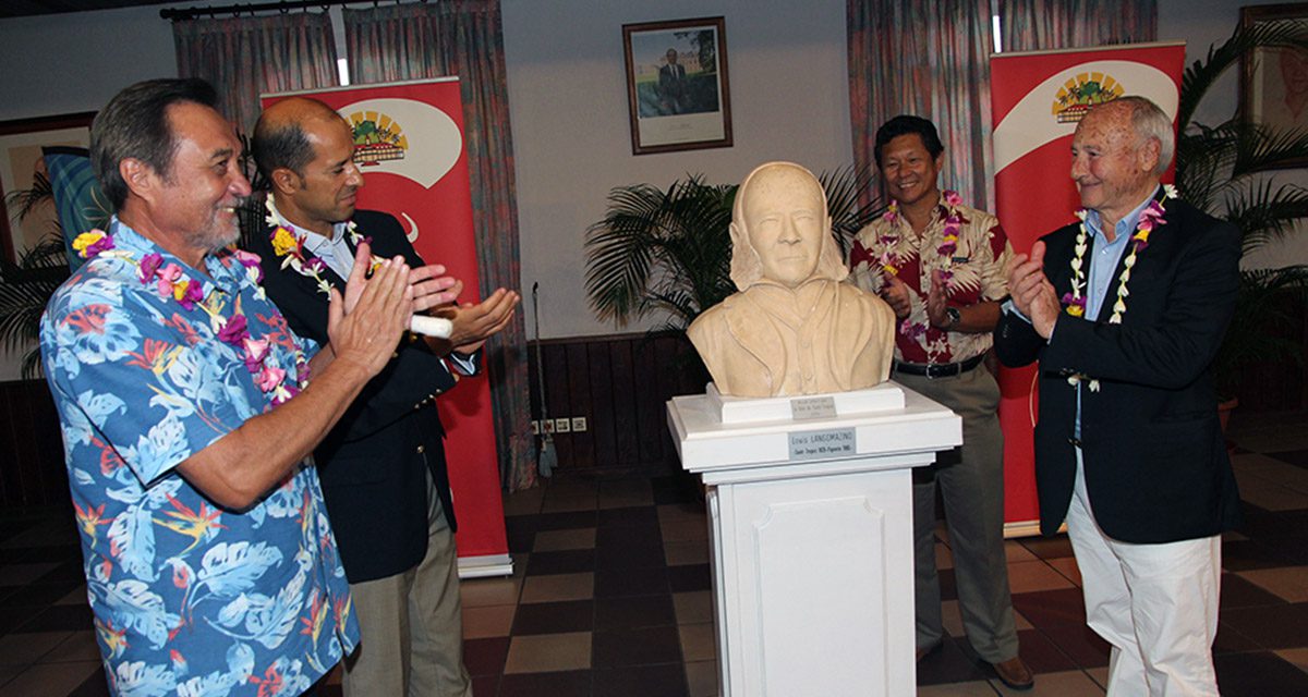 Inauguration du buste de Louis Langomazino à Papeete (Tahiti)