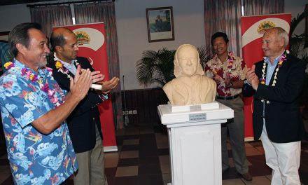 Inauguration du buste de Louis Langomazino à Papeete (Tahiti)