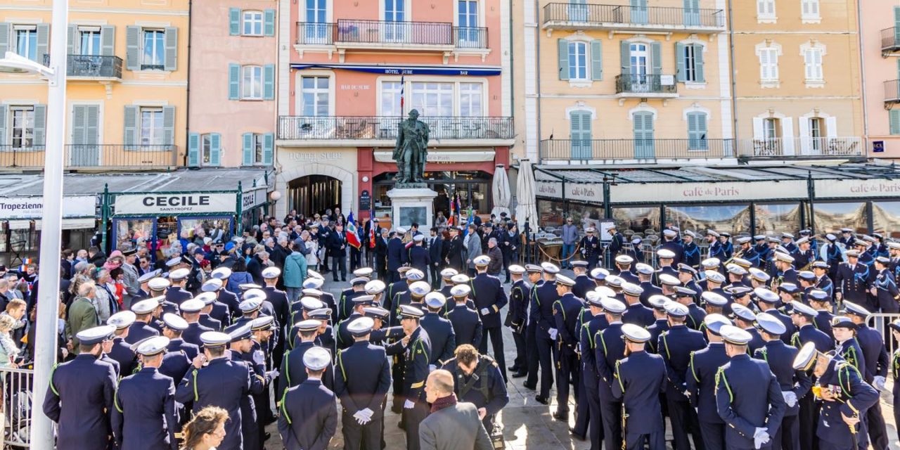 Retour sur la cérémonie de parrainage du Sous-marin Nucléaire d’Attaque Suffren, cérémonie symbolique liant personnellement le commandement de l’unité parrainée, les commandants Antoine Richebé et Nicolas Colas des Francs et le maire de la ville marraine.