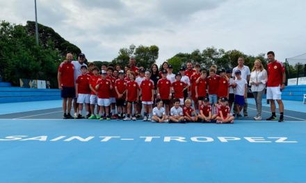 Les jeunes du club de tennis à la découverte de la All In Academy