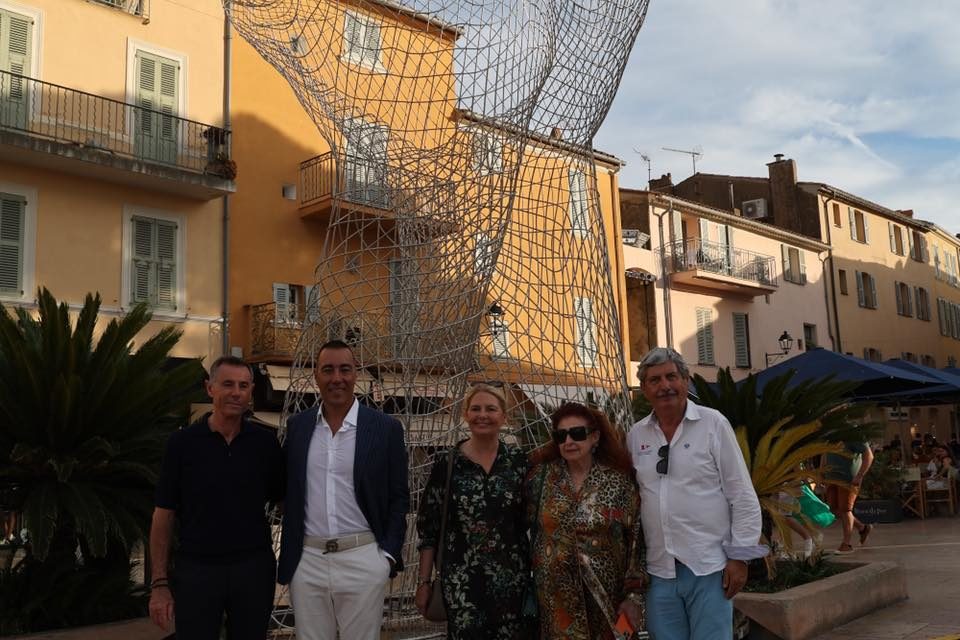 Vernissage de l’exposition « Lorenzo Quinn à Saint-Tropez »