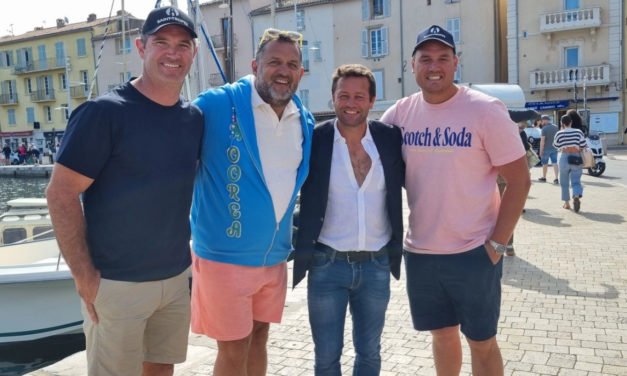 Des légendes du rugby à Saint-Tropez à l’occasion du tournage d’Izzy & Beaver’s French Connection