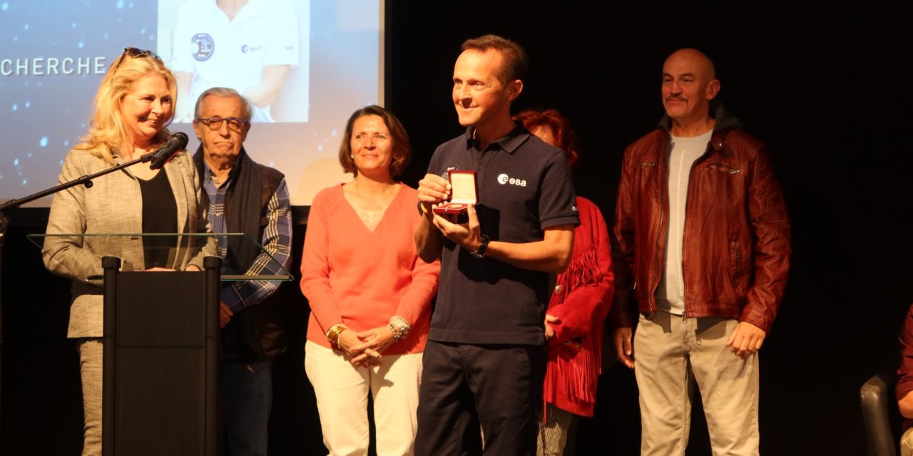 Remise de la médaille d’or de la ville de Saint-Tropez à Patrick Michel, brillant astrophysicien tropézien
