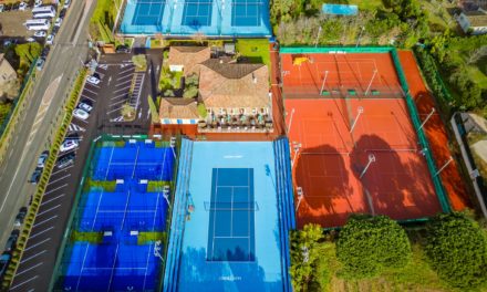 Le club-house du centre de tennis est ouvert