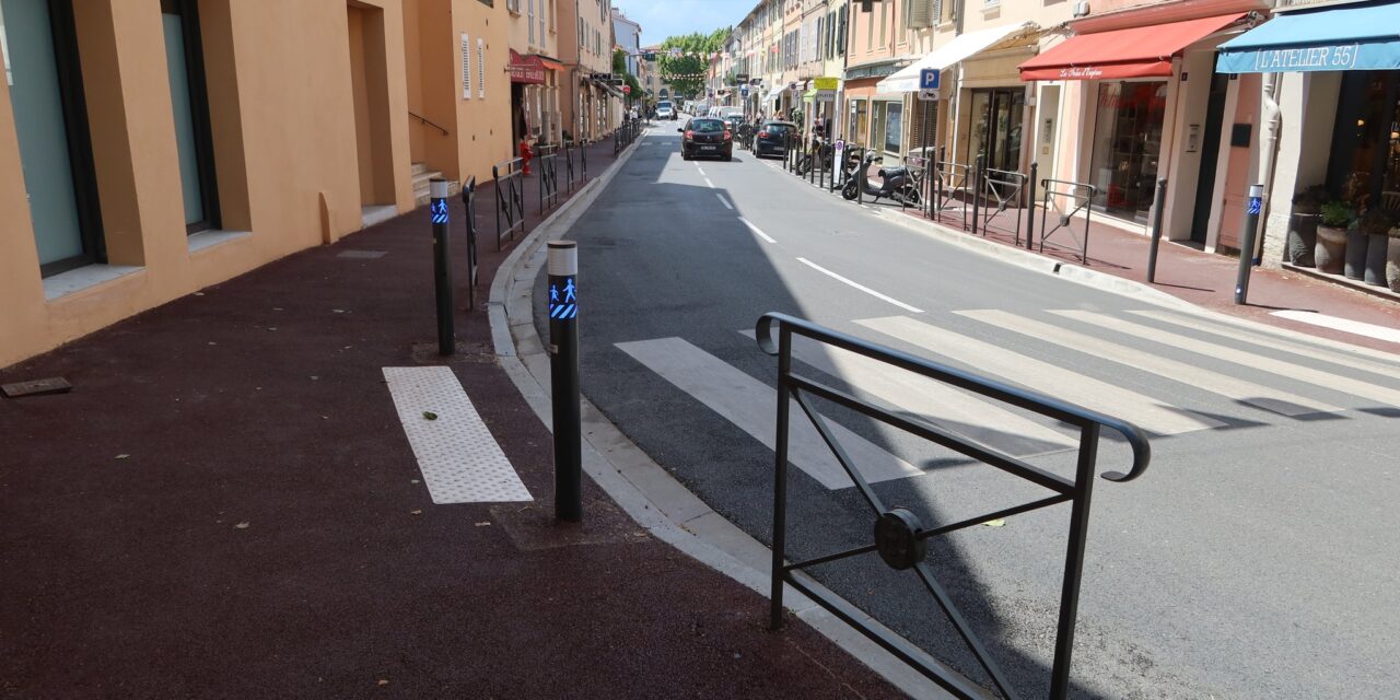 Installation de bornes infra-rouge sur le passage piéton du boulevard Louis Blanc