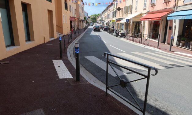 Installation de bornes infra-rouge sur le passage piéton du boulevard Louis Blanc