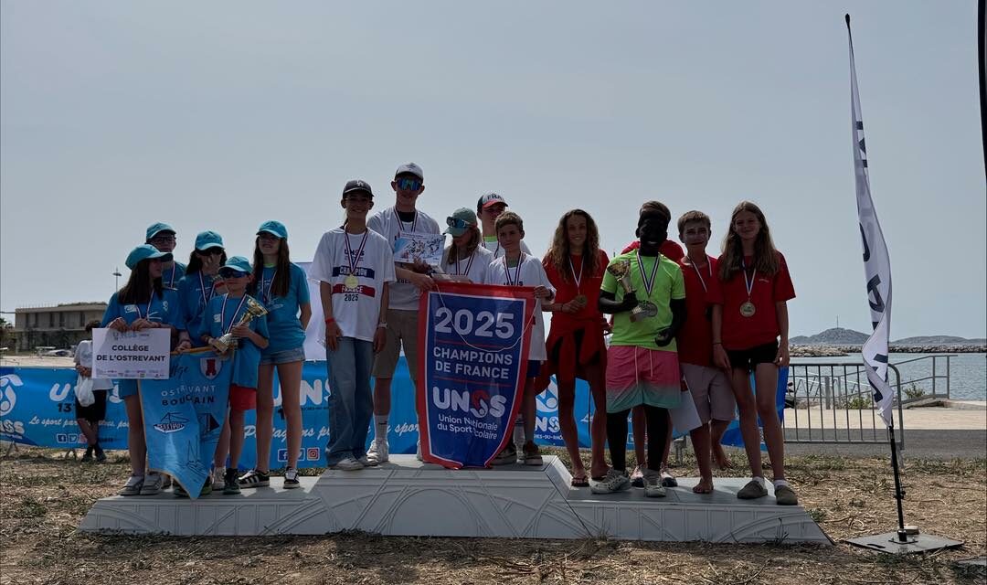 La section voile du collège du Moulin Blanc sur le podium national