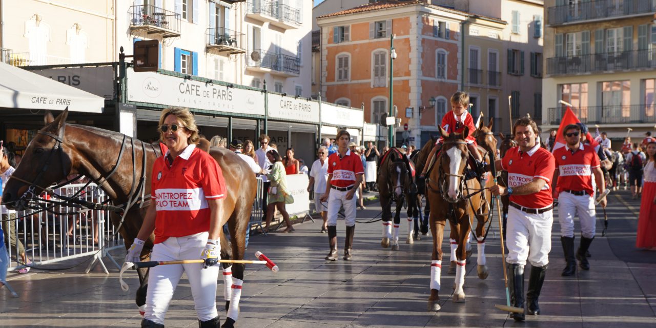 Parade de l’International Polo Cup Saint-Tropez sur le vieux port