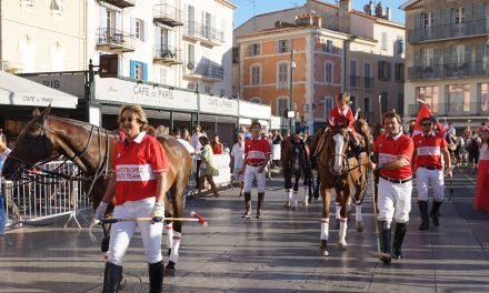 Parade de l’International Polo Cup Saint-Tropez sur le vieux port