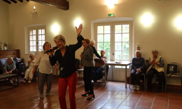 Goûter dansant à la Maison des Ainés – pas de répit pour faire la fête !