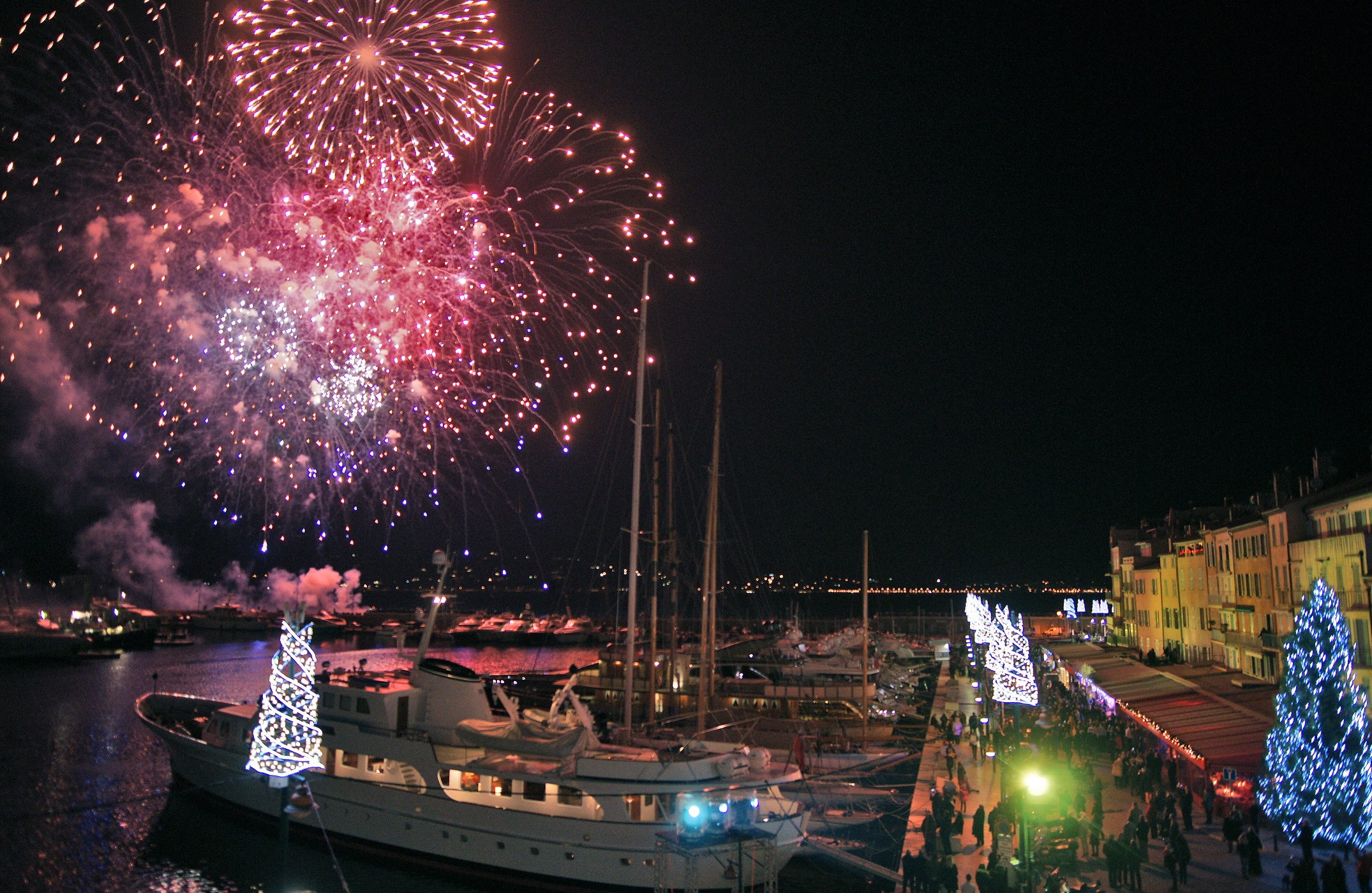 Feu d’artifice du 31 décembre Site officiel de la ville de SaintTropez Feu d’artifice du 31 décembre Site officiel de la ville de SaintTropez